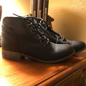 Ladies ankle booties